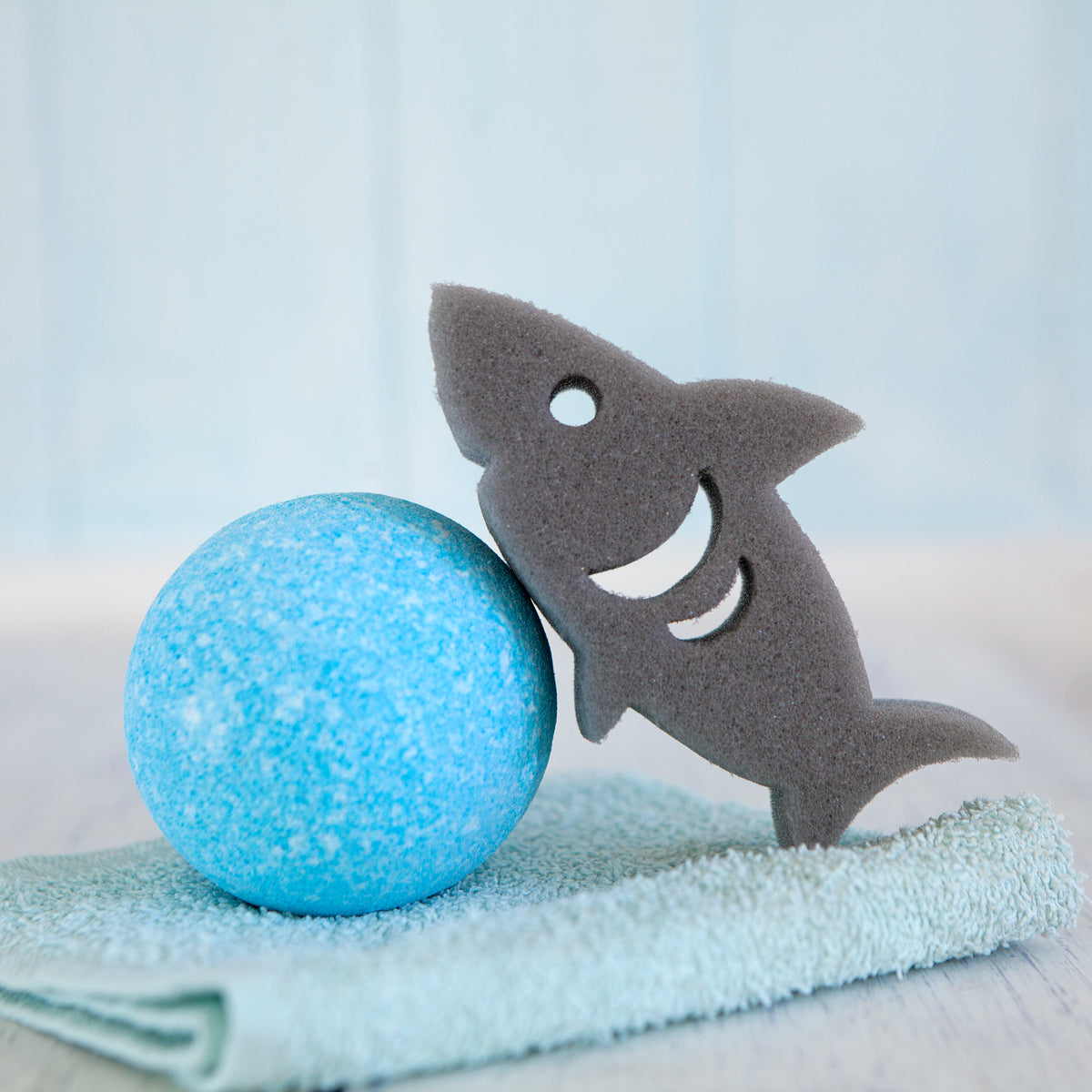 Jumbo Bath Bomb Sprudel with a shark sponge toy