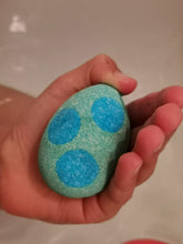Load image into Gallery viewer, Dino Eggs | 4 Bath Bomb Sprudels®
